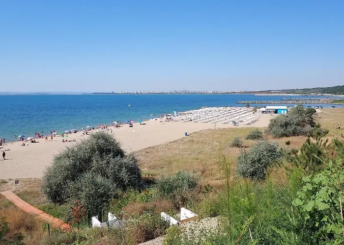 Апартамент Sea Breeze Бургас