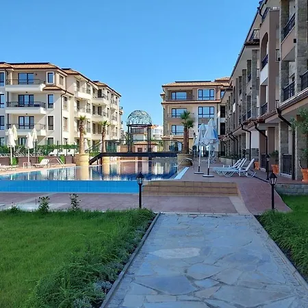 Sea Breeze Apartment *